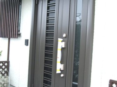 玄関扉施工後