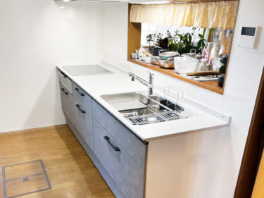 毎日が快適に！グレーでスタイリッシュなキッチンリフォーム事例